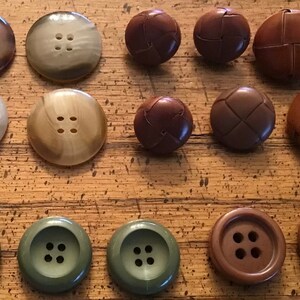 Lot of 15 Vintage Buttons 12 Brown 3 Green 4 Old-School Style