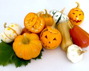 10 Pumpkins on Ceramic Basket Dollhouse Miniatures Fruit Vegetable Halloween