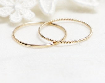 Anillo texturizado de oro súper delgado, conjunto de 2, liso, torcido, anillos de oro delicados para mujeres, relleno de oro de 14 quilates, anillo boho simple / anillos de bendición