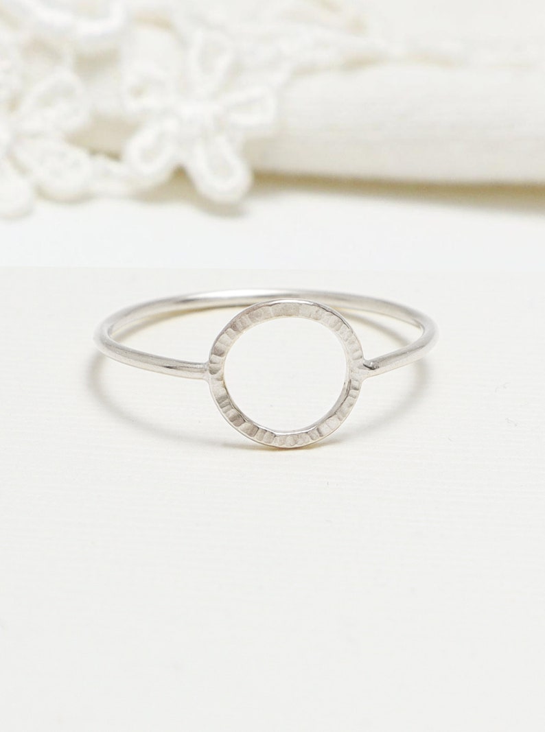 Open Circle Silver Ring, Dainty Rings for Women, Thin Silver Ring, Minimalist Ring, Tiny Simple Casual Karma Ring, Eternal Ring Unity Ring imagem 1