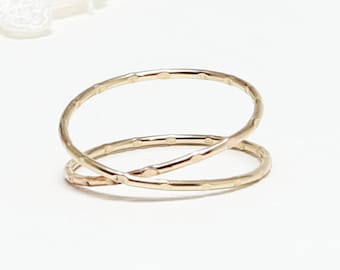 Super dünner Gold X Ring, strukturiert, minimalistischer Gold Criss Cross Ring, Gold Ringe für Frauen, Daumen Ring, zarter 14K Versprechen Ring | LOVEx Ring