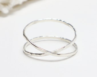 Anillo martillado X de plata súper delgado, anillos cruzados entrecruzados para mujeres, anillo infinito delicado y delicado, anillo de promesa, anillo minimalista / anillo LOVEx