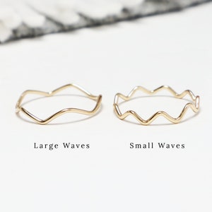 Thin Gold Wavy Wave Ring, Zig Zag Dainty Gold Rings For Women, Delicate Ring, Thumb Ring, Gold Filled, Minimalist Jewelry Gift Wave Rings imagem 1