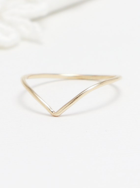 Anillo de chevron de oro súper delgado anillo V anillo de Etsy España