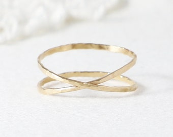 Super dünner Gold gehämmerter X Ring, Criss Cross Goldringe für Frauen, Versprechensring, Daumenring, zierliche minimalistische zarte Ring | LOVEx Ring