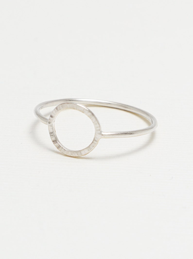 Bague en argent à cercle ouvert, bagues délicates pour femmes, bague en argent mince, bague minimaliste, petite bague karma décontractée simple, bague éternelle Anneau Unity image 3