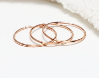 Anillo de oro rosa ultrafino conjunto de 3, anillos delgados delgados para mujeres, anillo delicado, banda de oro rosa delicada, anillo minimalista / anillos de serenidad