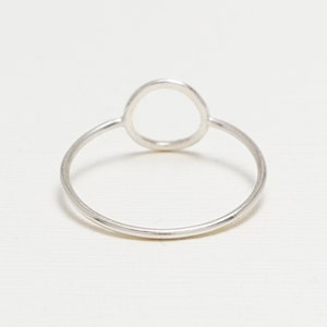 Bague en argent à cercle ouvert, bagues délicates pour femmes, bague en argent mince, bague minimaliste, petite bague karma décontractée simple, bague éternelle Anneau Unity image 6