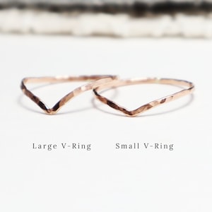 Super Thin Rose Gold Chevron V Ring, Hammered, Thumb Curved Ring, Dainty Gold Rings For Women, 14K Rose Gold Stacking Ring | Esprit Rings