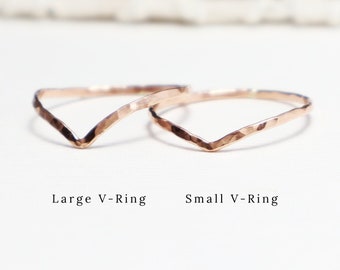 Super Thin Rose Gold Chevron V Ring, Hammered, Thumb Curved Ring, Dainty Gold Rings For Women, 14K Rose Gold Stacking Ring | Esprit Rings