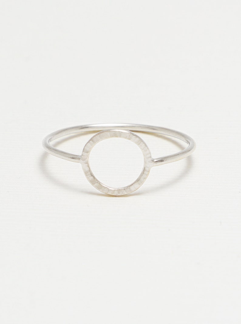 Bague en argent à cercle ouvert, bagues délicates pour femmes, bague en argent mince, bague minimaliste, petite bague karma décontractée simple, bague éternelle Anneau Unity image 4