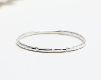 Bague texturée en argent super mince, bagues de pouce pour femmes, bague délicate, bague empilable simple, bague minimaliste, minuscule jointure | Bague Paradis