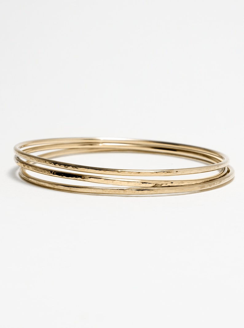 Set di 3 sottili bracciali in oro martellato, semplici bracciali in oro per donna, delicati bracciali minimalisti, delicati bracciali impilabili / bracciali celebrativi immagine 7