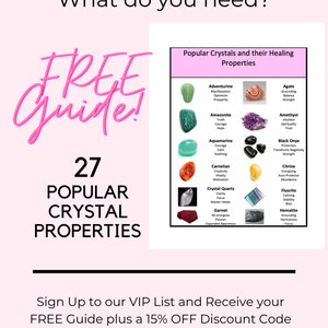 Pu&ograve; includere: Una grafica rosa e bianca con il testo "FREE Guide!" e "27 POPULAR CRYSTAL PROPERTIES". Una tabella elenca 27 cristalli popolari e le loro propriet&agrave; curative. La tabella include il nome del cristallo, una piccola immagine del cristallo e un elenco delle propriet&agrave; curative del cristallo.