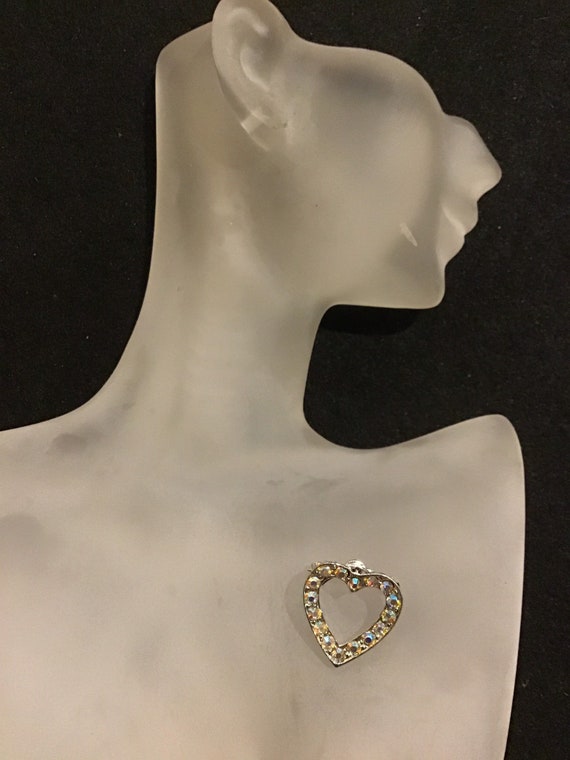 K#20 Vintage Art Deco Style Silver Tone Glass Stone Rhinestone Aurora Borealis Heart Design Pin Brooch Jewelry