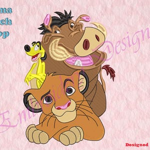 May include: Embroidered design featuring Simba, Pumbaa, and Timon from Disney's The Lion King. The characters are depicted in a playful pose, with Simba sitting in the foreground, Pumbaa standing behind him, and Timon perched on Pumbaa's back. The design is perfect for creating personalized items like t-shirts, tote bags, or home decor.