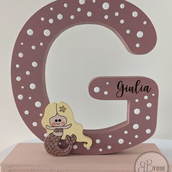 Wooden letter with engraving and customizable decoration