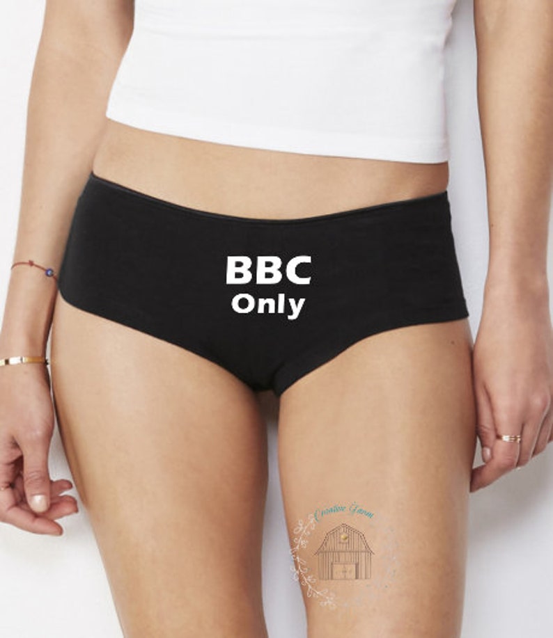 Черная футболка лове. Футболка bbc only. Bbc only девушка. Bbc only. Bbc only одежда.