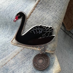 Schwarzer Schwan Pin