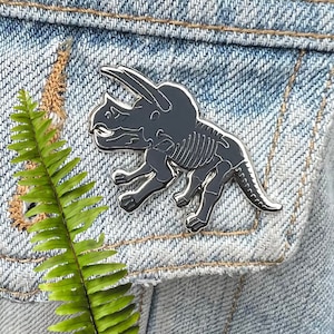 Triceratops pin