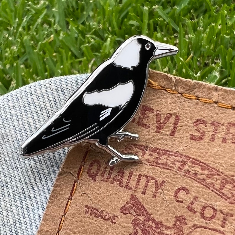 Magpie pin image 1