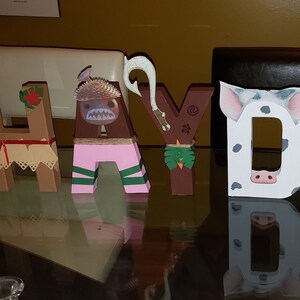 Letras de personagens de festa, letras pintadas à mão personalizáveis, letras de aniversário para decoração de festa infantil, peças centrais de festa