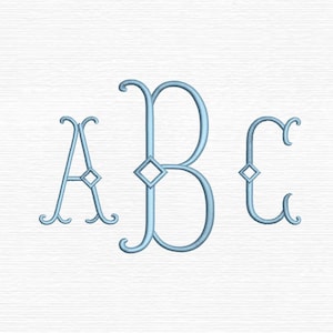 Puede incluir: Letras de monograma azul claro A, B y C con un adorno en forma de diamante en el centro de cada letra. Las letras tienen un estilo de escritura decorativo y fluido, perfecto para la personalización.