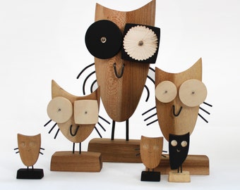 Small Wooden Gift For Wisdom Lover Handmade Fine Carved Symbol Of Wisdom The Owl Statue Decorative Sculptures Wooden Bird Figurines