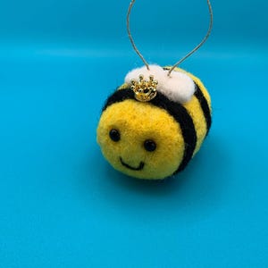 Needle felted queen bumblebee bee ornament