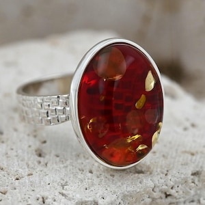 Bague en ambre véritable de la Baltique, pierre couleur rubis, bague en ambre rouge, bijou en ambre et argent sterling, bague ajustable, bague ovale en ambre, ambre bordeaux