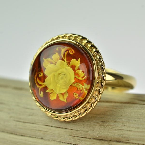 Anello camea rosa, vera ambra baltica, anello ambra cognac, anello tiny amber, piccolo anello ambrato, argento sterling placcato oro, anello regolabile