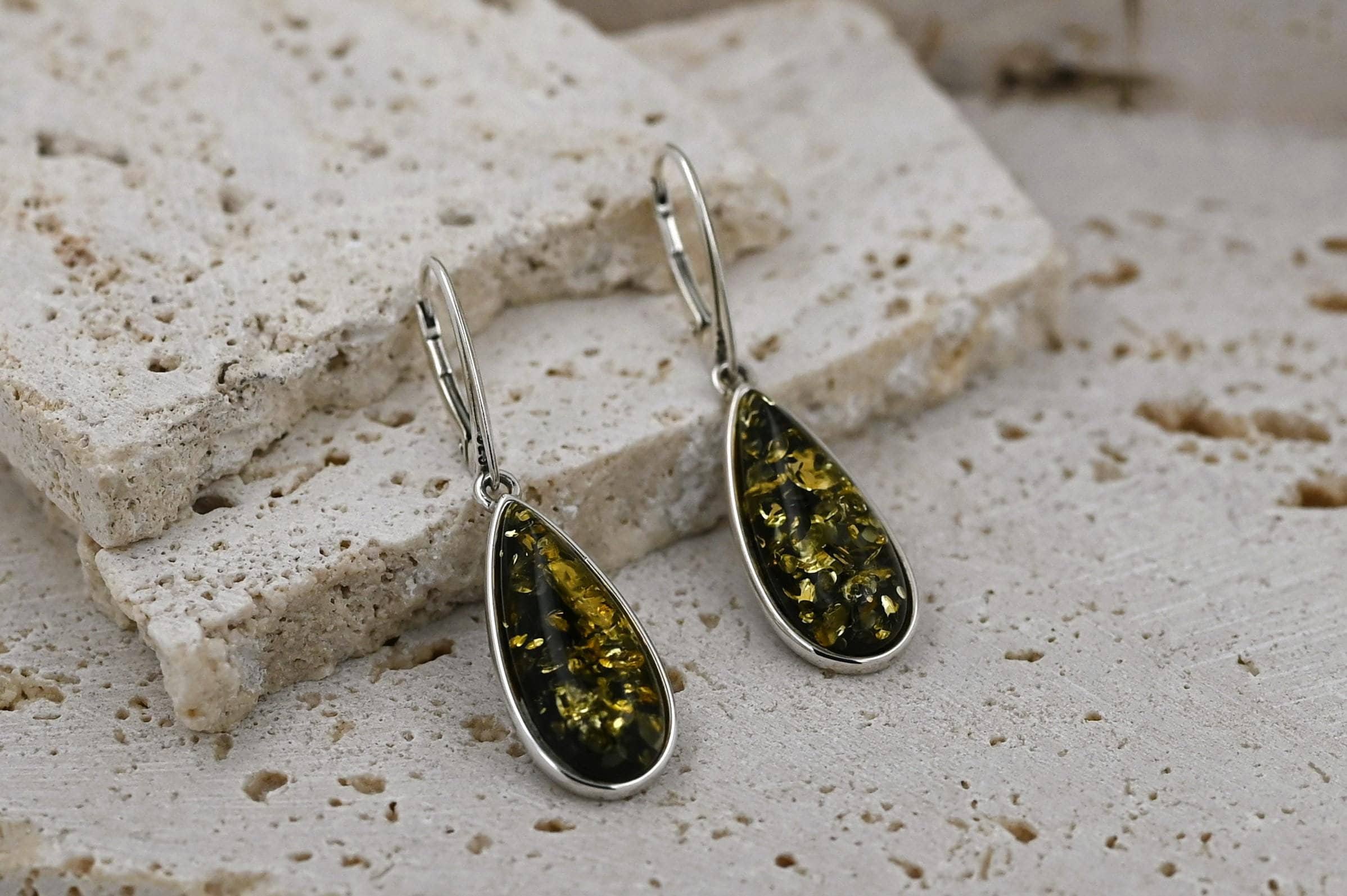 グリーンバルト海琥珀ドロップイヤリング、グリーンアンバーシルバー