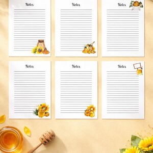 Pode incluir: Folhas de papel de notas brancas com linhas com a palavra «Notes» no topo. Decoradas com ilustrações em aquarela de mel, girassóis e um pegador de mel. Um pote de mel e um pegador de mel de madeira também são visíveis.