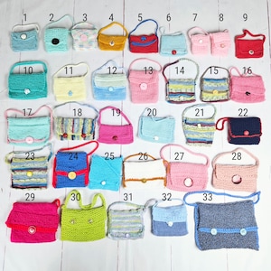 Mini sac à main tricoté à la main pour poupées de 18 pouces et enfants, super mignon et les enfants les adorent pour leurs jeux imaginaires.
