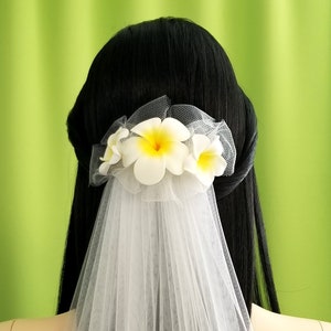 Hawaii frangipani velo nupcial flor tropical exótica playa caribeña boda playa boda suave tul plumeria accesorios para el cabello peine para el cabello