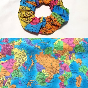 Welt Atlas Haargummi Landkarte bunt Erdkunde Weltreise farbenprächtig blau grün pink orange gelb pastell Transportsystem Geschenkidee