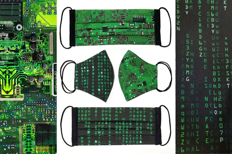Puede incluir: Tres mascarillas negras con patrones de placas de circuito verde y negro. Las mascarillas son plisadas y tienen lazos el&aacute;sticos negros para las orejas.