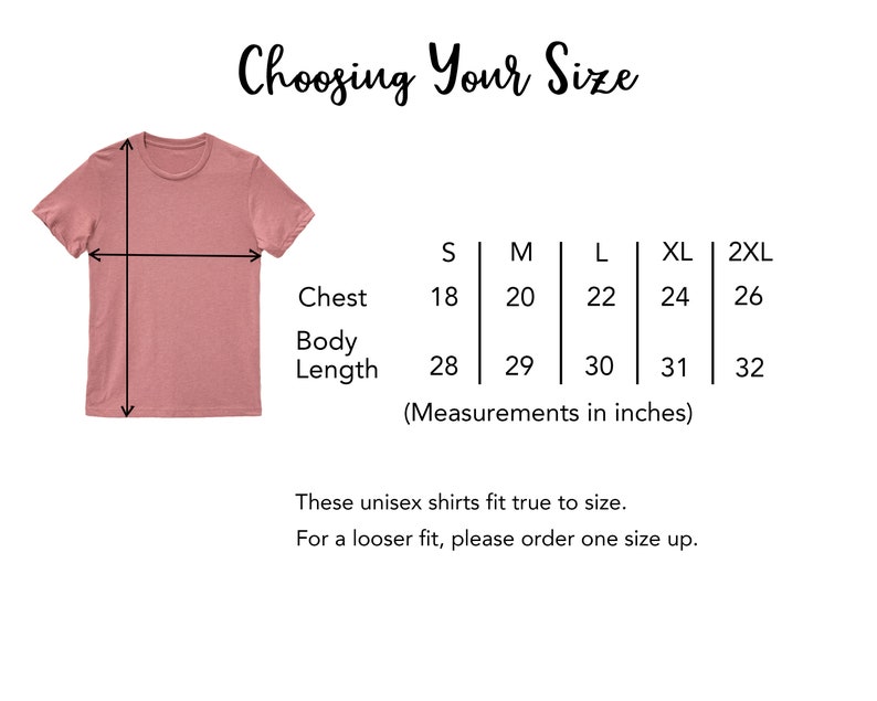Puede incluir: Una tabla de tallas para camisas unisex con medidas en pulgadas para el pecho y la longitud del cuerpo. La tabla muestra las tallas S, M, L, XL y 2XL. El texto dice "Choosing Your Size" y "Estas camisas unisex se ajustan al tama&ntilde;o. Para un ajuste m&aacute;s holgado, por favor pida una talla m&aacute;s grande."