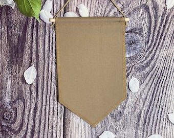 Lege kaki canvas banner, emaille pin banner, pin banner, pin wimpel, klassieke vorm pin banner zonder steun, pin opslag en weergave