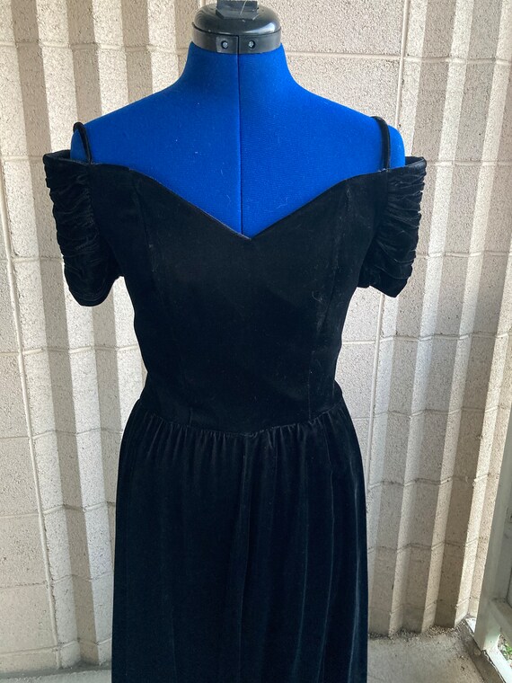 80's Velvet Sweetheart Dress by Moda International - image 2