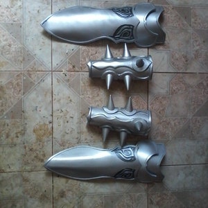 Bracers and Pauldrons  of Katharina League of Legends