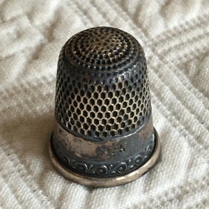Vintage Sterling Silver 8 Thimble with Embossed Border of Scalloped and Straight Lines with Berries. Size 8 Sterling Thimble.
