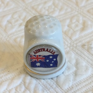 Vintage Australia Porcelain Thimble. Picture of the Australian Flag on Medallion on Front of Thimble.
