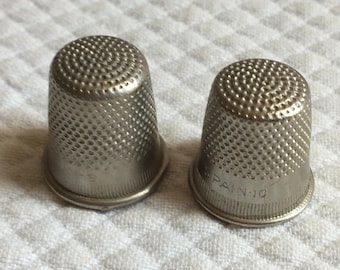 Dedal de costura vintage plateado, talla 9 o 10. Ideal para proteger los dedos al coser. Hecho en España.