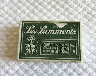 Vintage Leo Lammertz Naalden W422732 Sewing Machine Needles. 4 Needles and Vintage Plastic Needle Box. Germany. Collectible Needles.