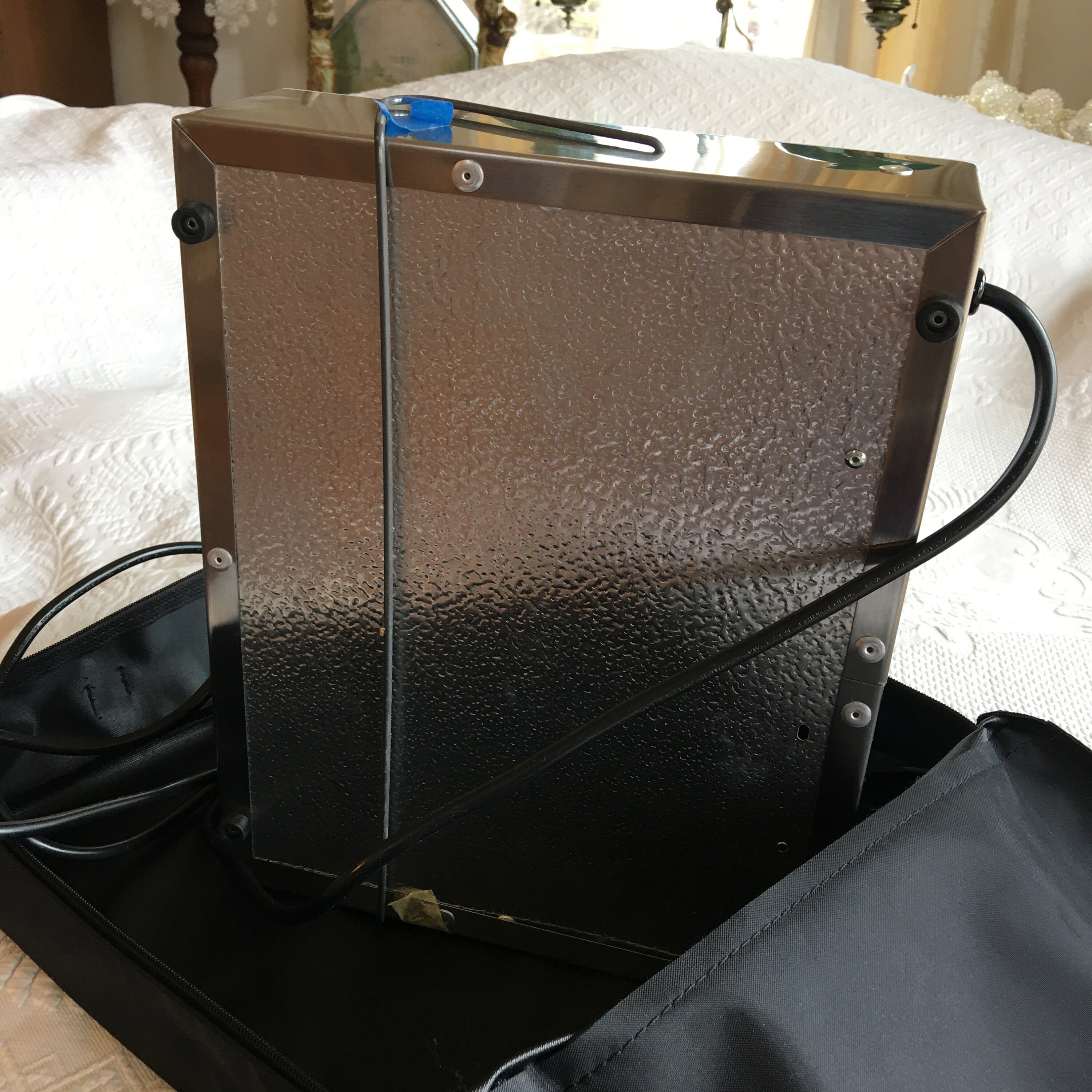 vintage Gagne, Inc. Porta Trace Light Box. Prise portative dans la boîte lumineuse de traçage. Étui zippé noir à transporter et à ranger. Surface de 10 » X 12 ».