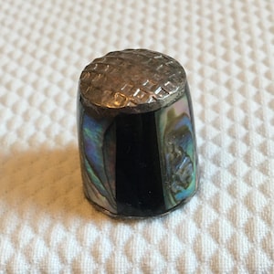 Vintage Abalone Shell Collectible Thimble. Around Size 9 or 10 Silver Tone with Black Insets Next to the Shell. Beautiful to Display or Use.