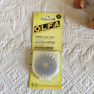 Olfa Pinking Rotary Blade PIB45-1 9456. 45mm. 1 Blade with Zig Zag Cutting Edge. Use in Regular Blade 45 mm Cutter.