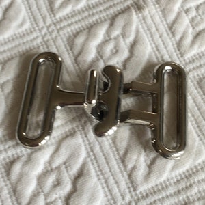 Vintage Silver Tone Twist to Insert Belt Buckle. Narrow Belt Buckle.