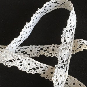 Vintage 3/8" White Edge Trim Lace. One Finished and One Sew In Edge. Flat Narrow Doll and Angel Lace. Use in Baby Clothes. Oval Type Design.